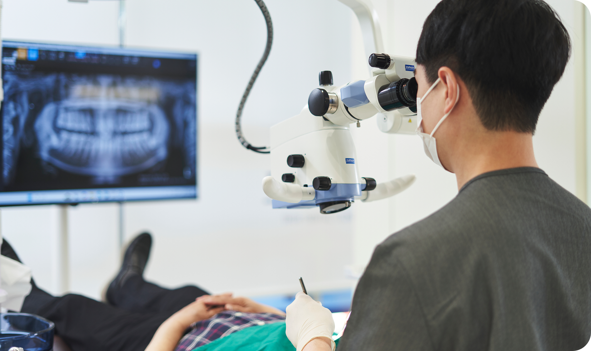 미세현미경을 활용한 초정밀 진단 및 섬세한 고난도 신경치료